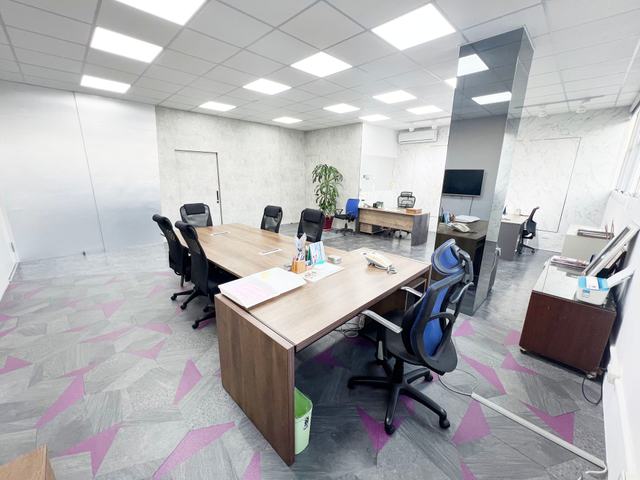 Illustrative conference table layout in the large partitioned room on floor 3 at Alliance Park A1 Zone, with ample space for a conference table; suitable for an executive office or meeting room