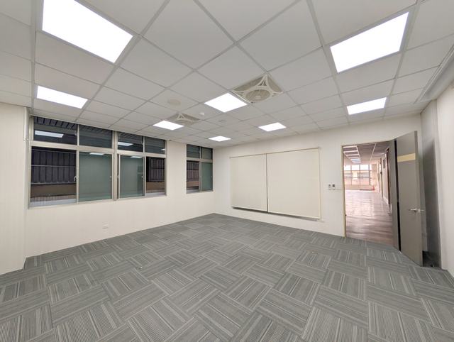 Large partitioned room suitable for a meeting room, Alliance Park, Zone B, Floor 2