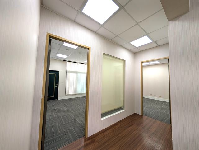 Corridor between partitioned rooms, Alliance Park, Zone B, Floor 2