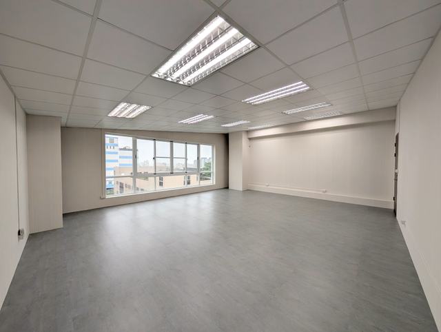Alliance Park Zone B, Floor 4 upper-level partitioned room with large windows providing natural light and distant views of the Phase 7 district, suitable for a senior executive’s office